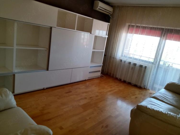 Apartament cu 4 camere decomandat în Central