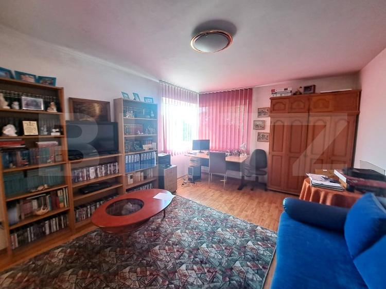 Casă individuală cu 6 camere cu Canalizare în Cristian