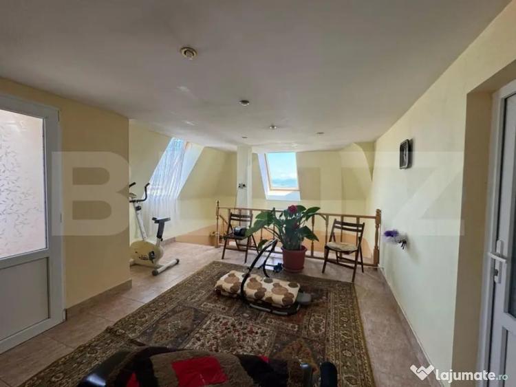 Casă cu 9 camere cu Teren 303 Mp în Central