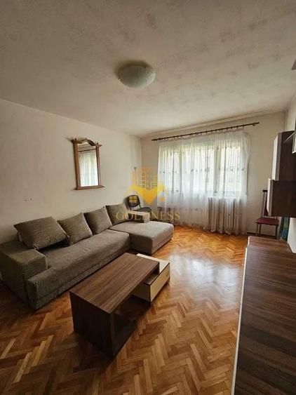 Apartament cu 3 camere decomandat, mobilat în Între Lacuri