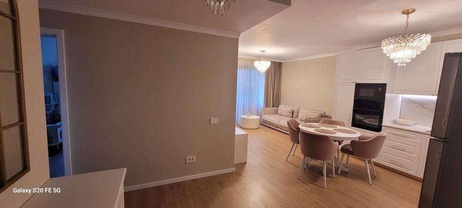 Apartament cu 3 camere semidecomandat în Central