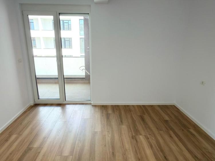 Apartament cu 3 camere semidecomandat în Aradului
