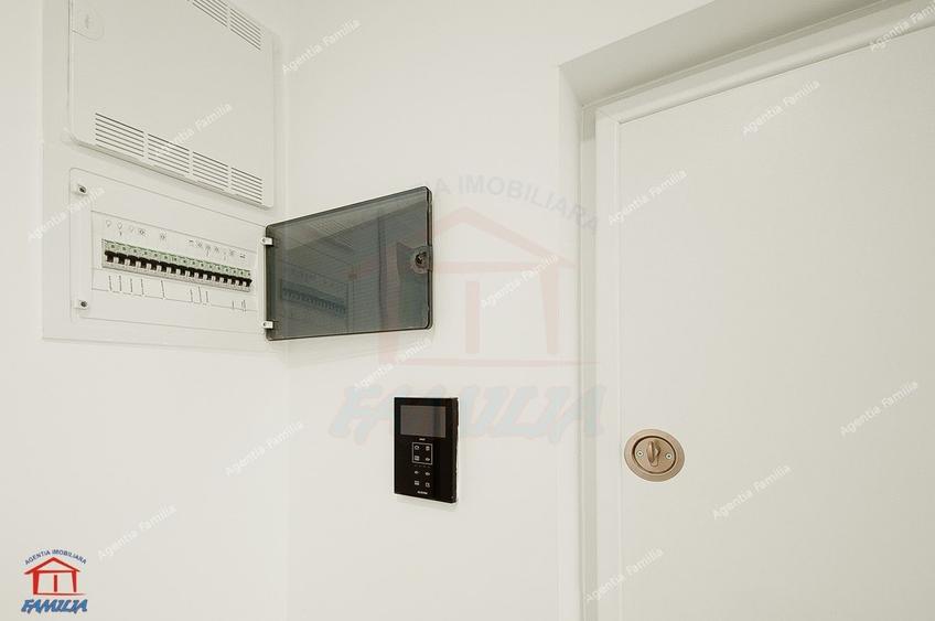 Penthouse cu 3 camere decomandat în Mazepa 1