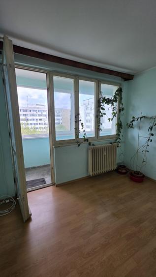 Apartament cu 3 camere decomandat în Berceni