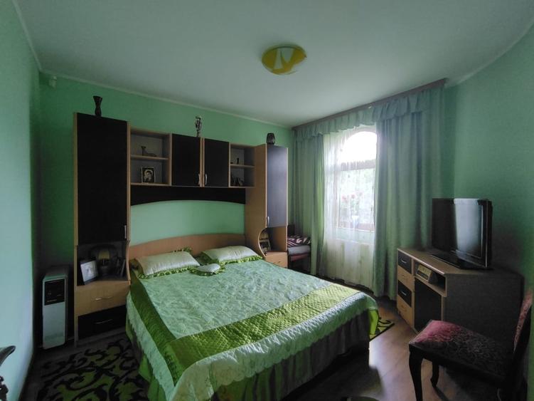 Casă cu 5 camere cu Teren 1320 Mp în Central