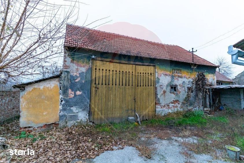 Casă cu 4 camere cu Teren 7139 Mp în Central
