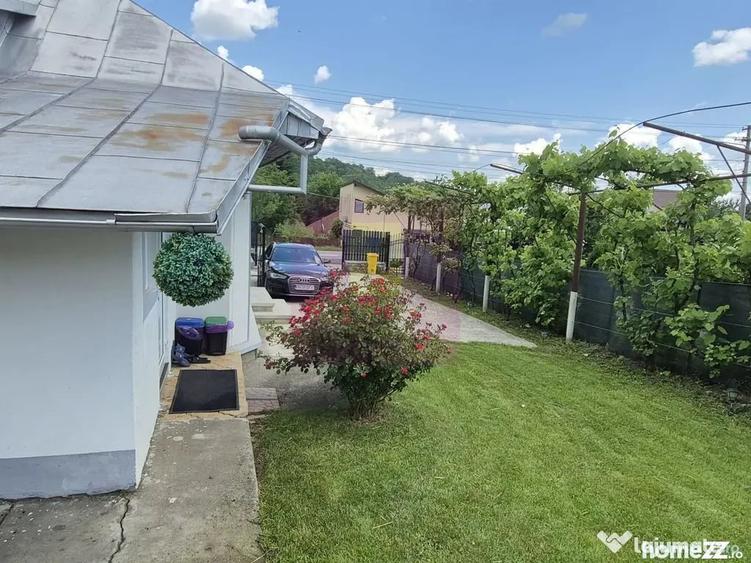 Casă cu 4 camere cu Teren 722 Mp în Podul Vadului