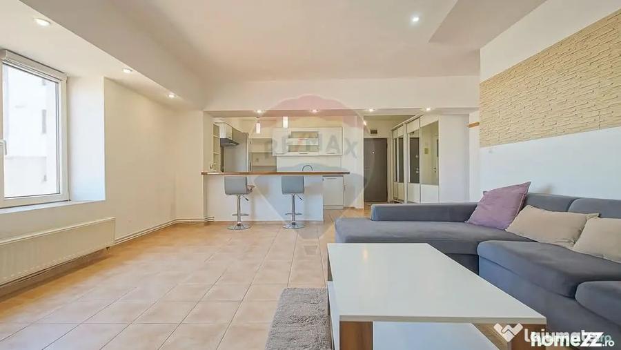 Apartament cu 3 camere decomandat în Centrul Civic