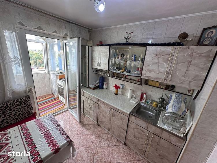 Apartament cu 3 camere decomandat, mobilat în Crângași