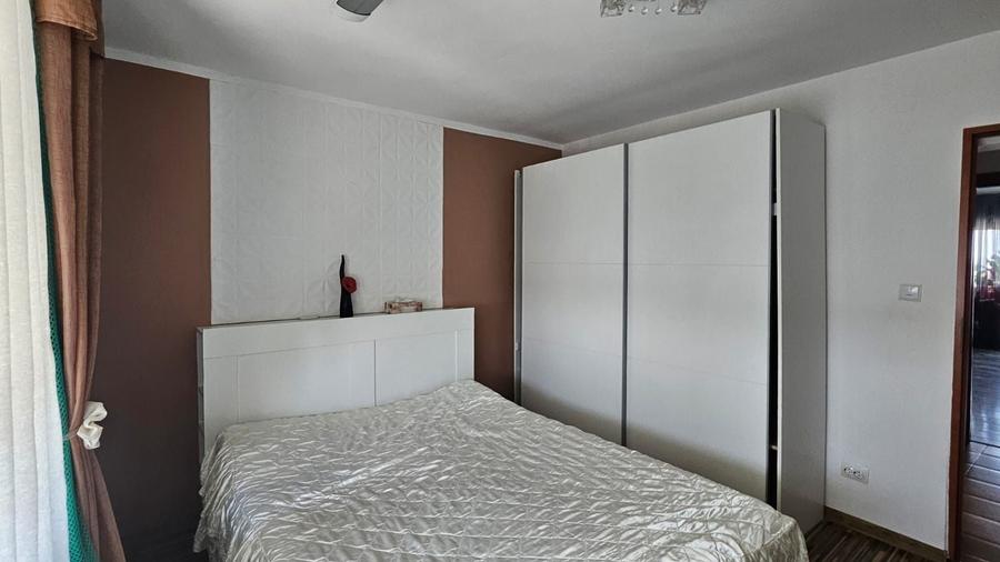 Apartament cu 3 camere decomandat, mobilat în Exterior Vest