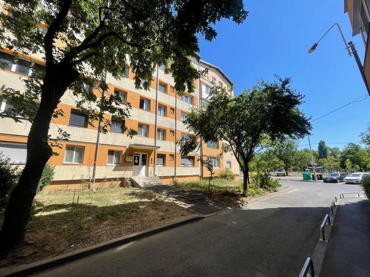 Garsonieră decomandată în Soarelui