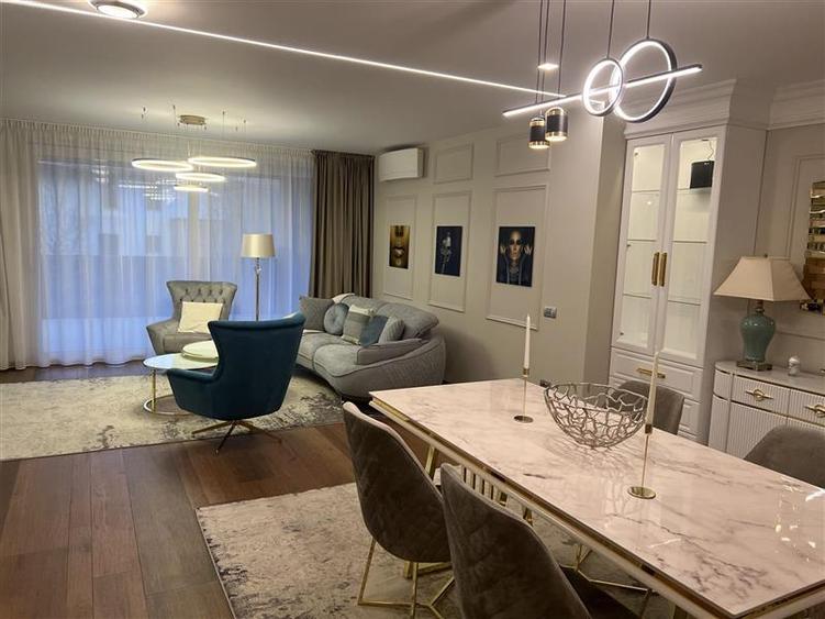 Apartament cu 3 camere semidecomandat, mobilat în Bună Ziua