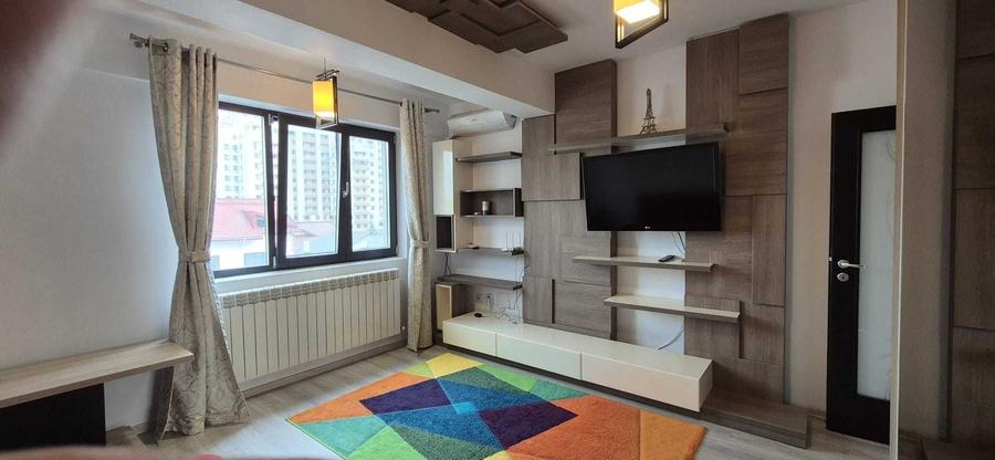 Apartament cu 2 camere decomandat în Piața Unirii