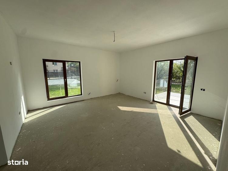 Casă cu 4 camere în Bujoreni