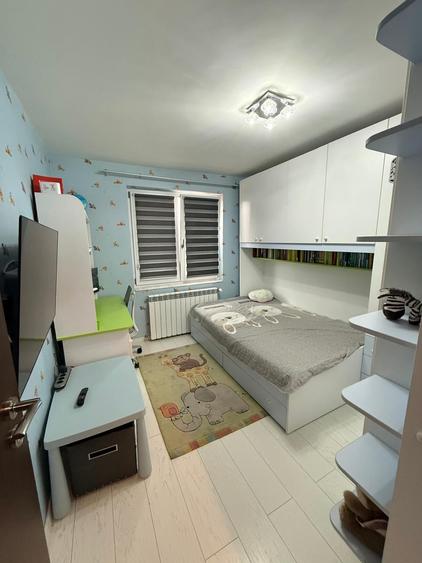 Apartament cu 4 camere decomandat în Crângași