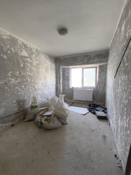 Apartament cu 3 camere decomandat în Anda