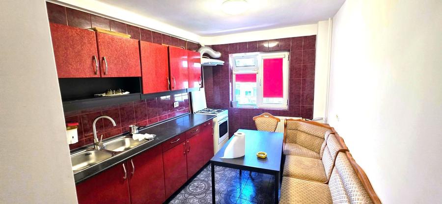 Apartament cu 3 camere decomandat, mobilat în Crângași