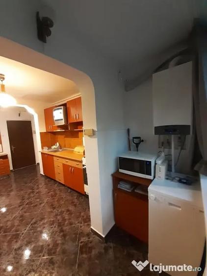 Apartament cu 2 camere decomandat în Apărătorii Patriei
