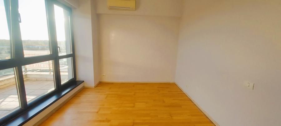 Apartament cu 4 camere nedecomandat în Pipera