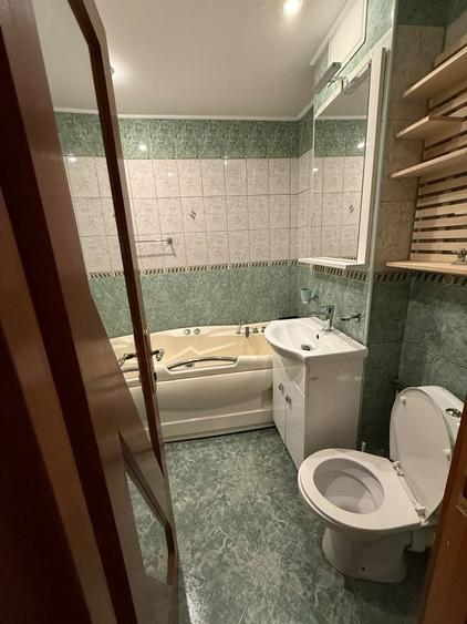 Apartament cu 3 camere decomandat în Milcov