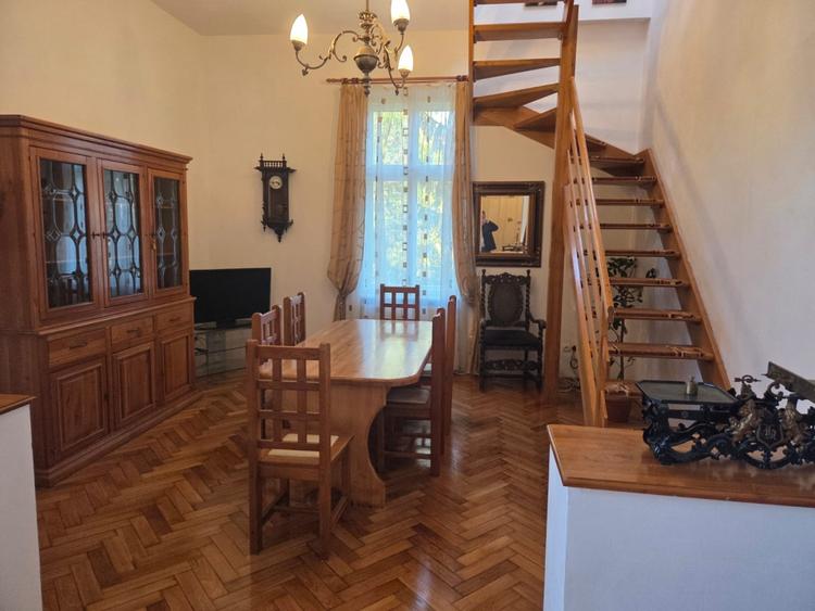 Apartament cu 5 camere, mobilat în Central