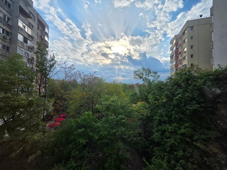 Garsonieră decomandată în Titan