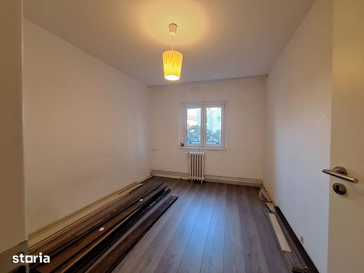 Apartament cu 3 camere decomandat în Baba-Dochia