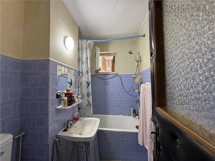 Apartament cu 3 camere în Astra