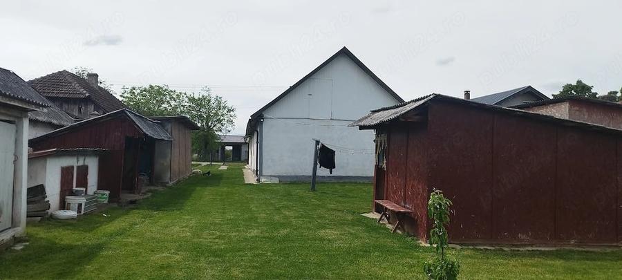 Casă cu 4 camere cu Teren 3500 Mp în Sâi