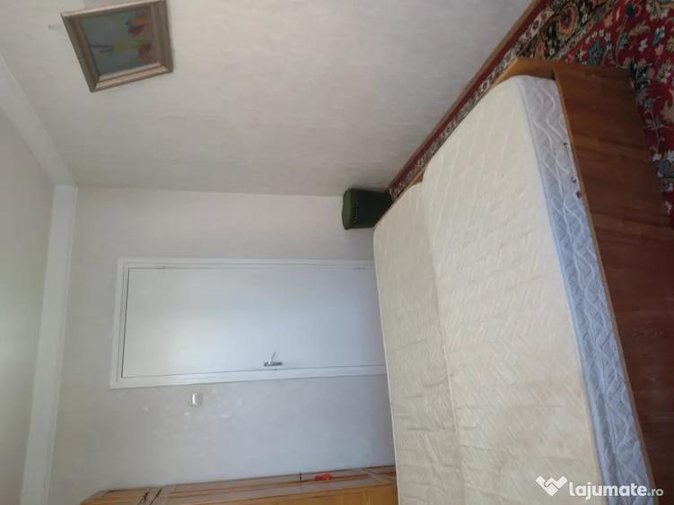 Apartament cu 2 camere decomandat în Podu Roș
