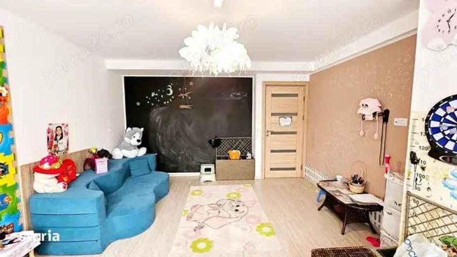 Casă cu 5 camere cu Teren 671 Mp în Est