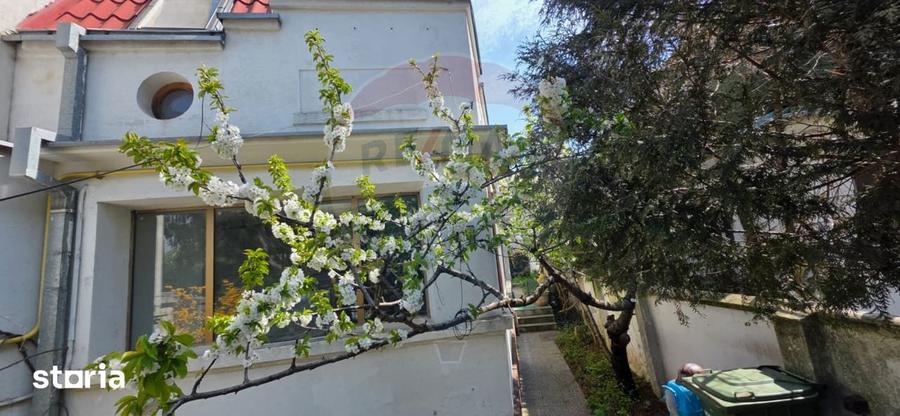 Casă cu 5 camere cu Teren 200 Mp în Grivița