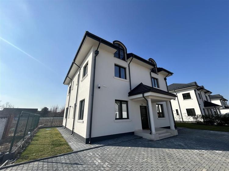 Casă individuală cu 9 camere cu Canalizare în Corbeanca