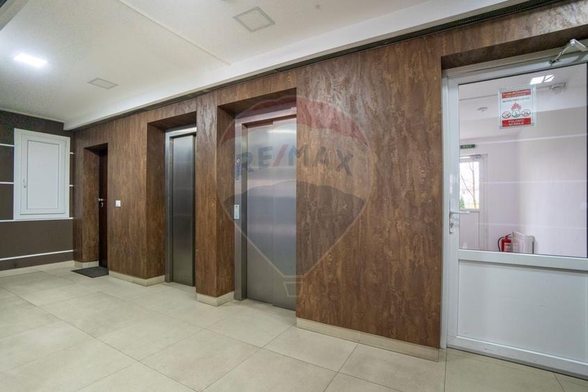 Apartament cu 3 camere decomandat, mobilat în Tractorul