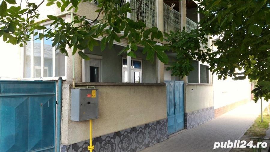 Casă cu 7 camere cu Teren 375 Mp în Sântana