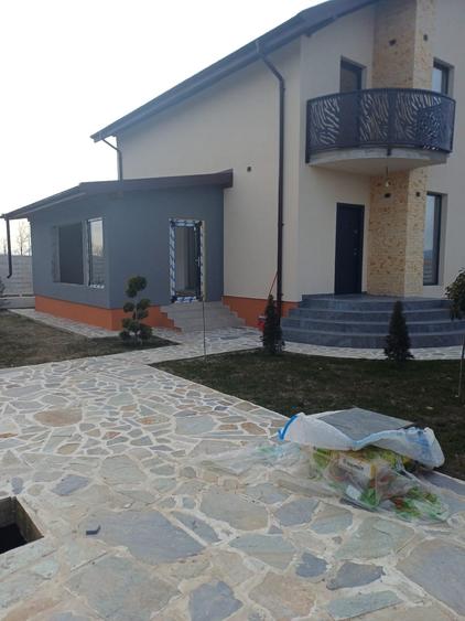 Casă cu 4 camere cu Teren 300 Mp în Vânători