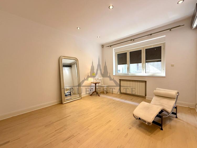 Apartament cu 7 camere decomandat, mobilat în Capitale