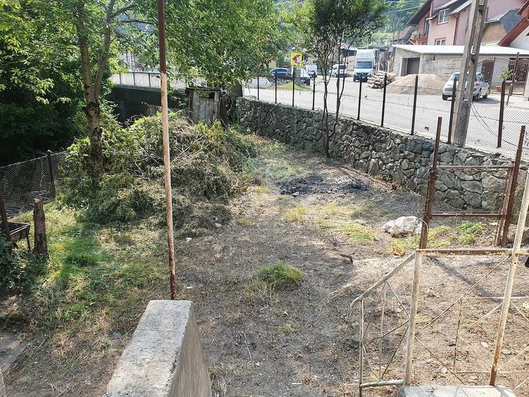 Casă cu Teren 2 Mp în Băița