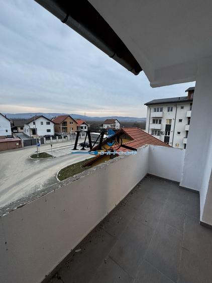 Apartament cu 3 camere decomandat în Exterior Vest