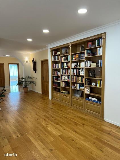 Casă cu 5 camere cu Teren 1077 Mp în Cornișa