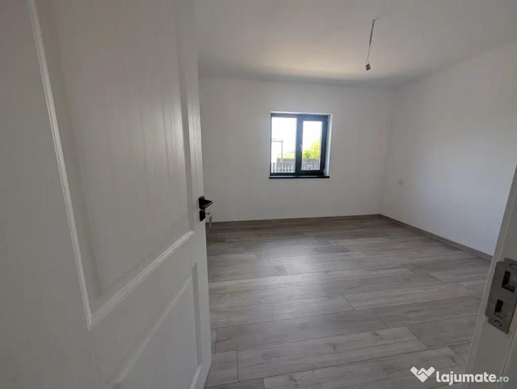 Casă cu 4 camere cu Teren 400 Mp în Central