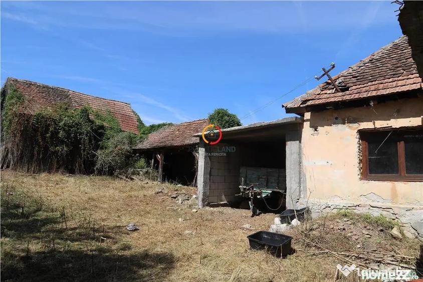 Casă cu 3 camere cu Teren 2556 Mp în Bruiu