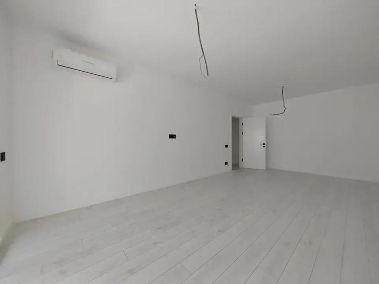 Apartament cu 3 camere decomandat în Theodor Pallady
