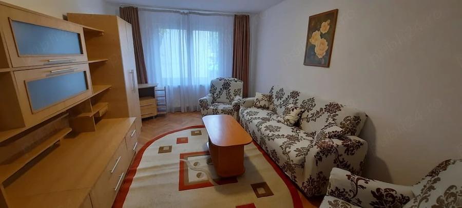 Apartament cu 3 camere decomandat în Pandurilor