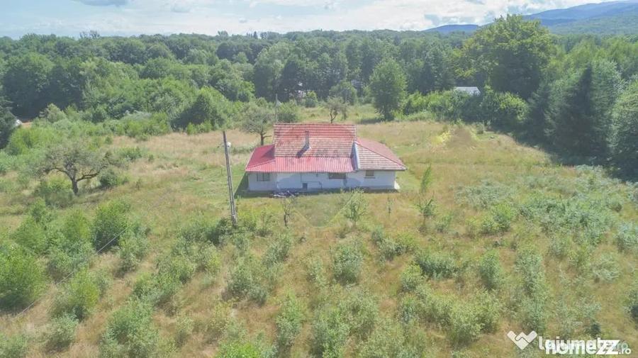 Casă cu 3 camere cu Teren 8100 Mp în Ucea
