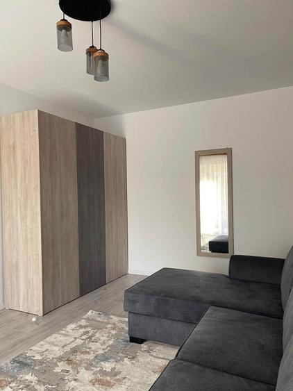 Apartament cu 2 camere decomandat, mobilat în Tractorul