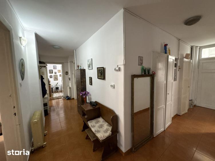 Apartament cu 4 camere în Victoriei