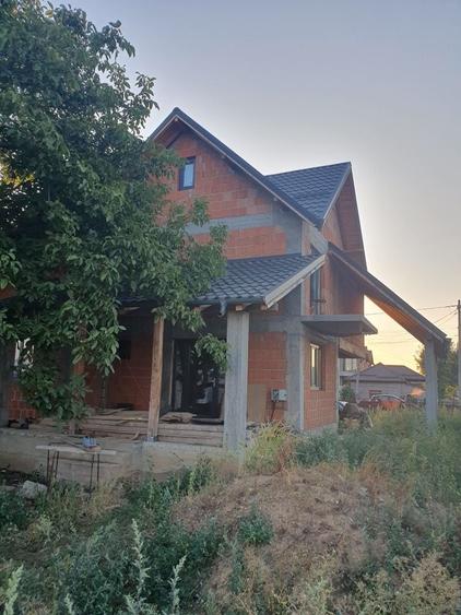 Casă cu 4 camere în Central