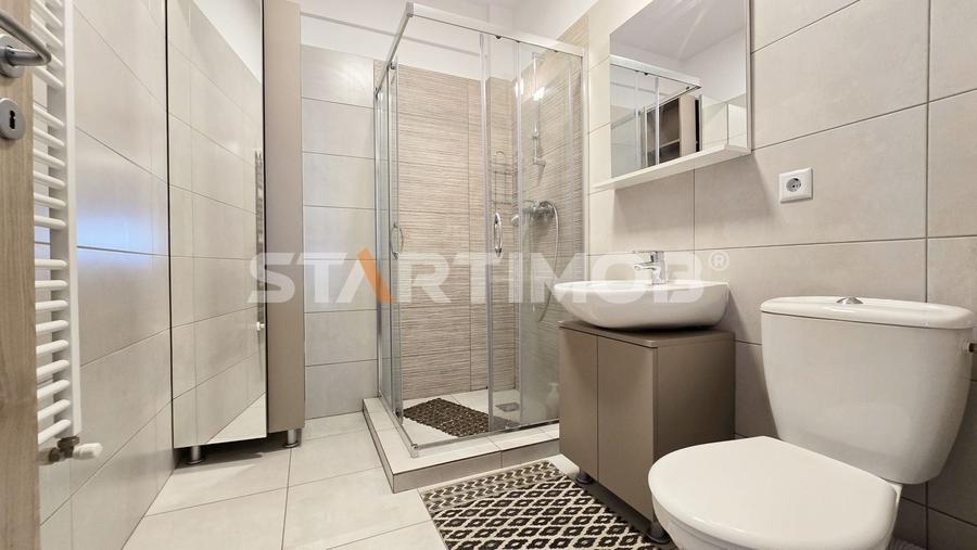 Apartament cu 3 camere decomandat, mobilat în Tractorul