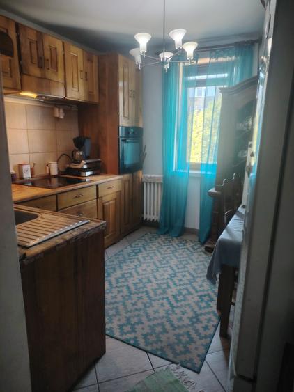 Apartament cu 4 camere semidecomandat în Central